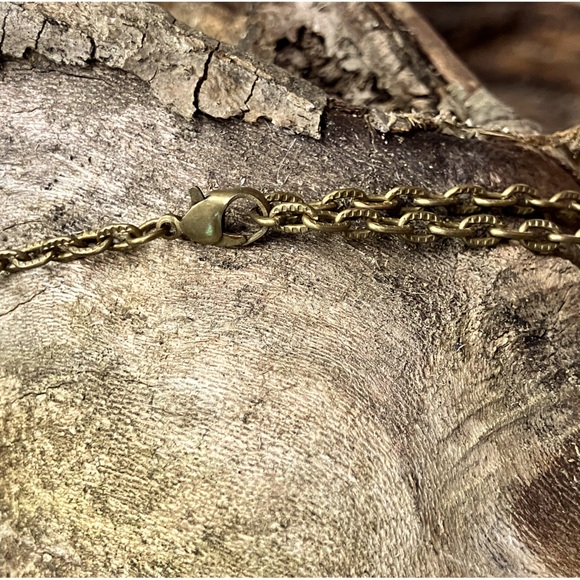 NWOT Wild And Free Round Pendant With Turquoise Arrow Necklace - Picture 3 of 4